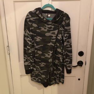 Camouflage Lightweight Hoodie w/ Hi/Lo Hem